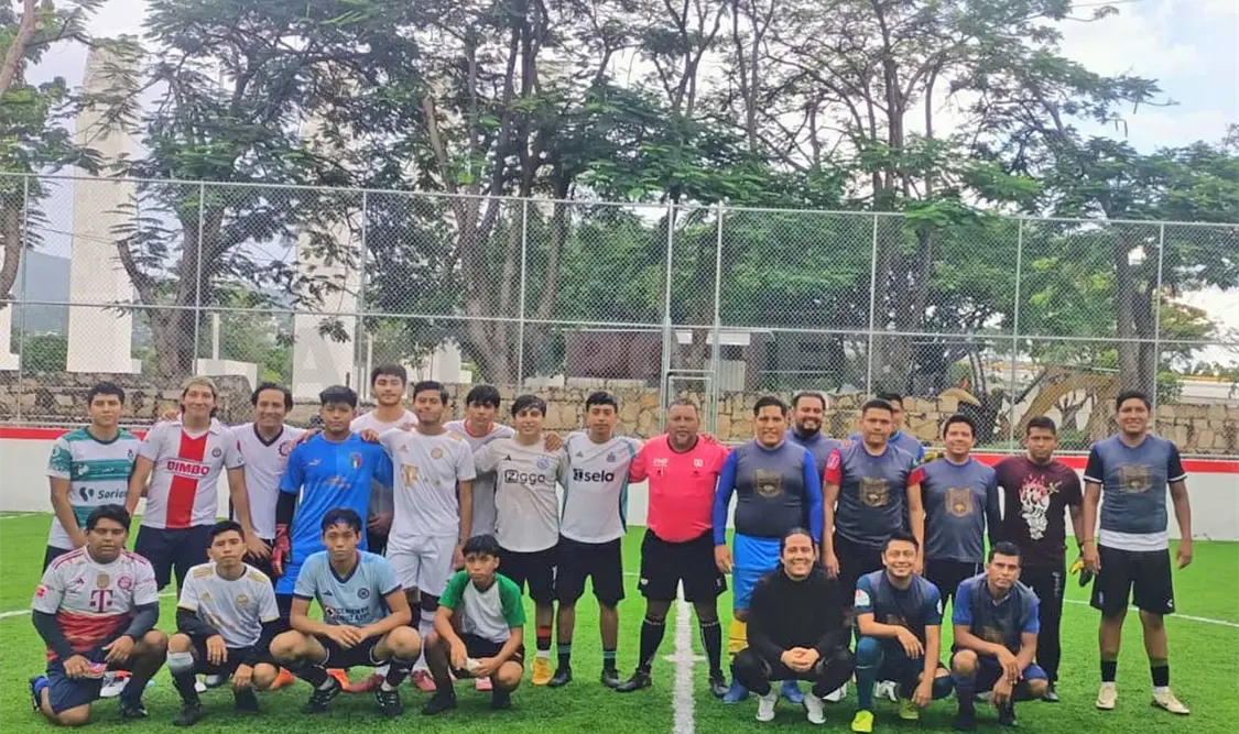 Coctelería Submarino aplasta a Clínica FC