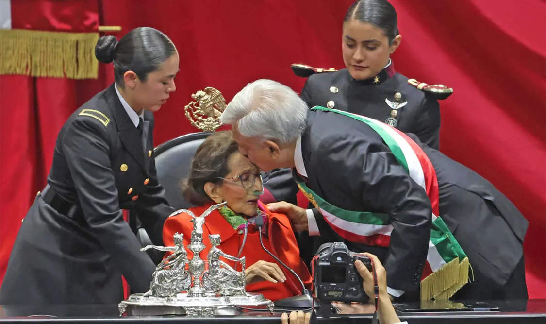 AMLO evita saludar a ministra Piña