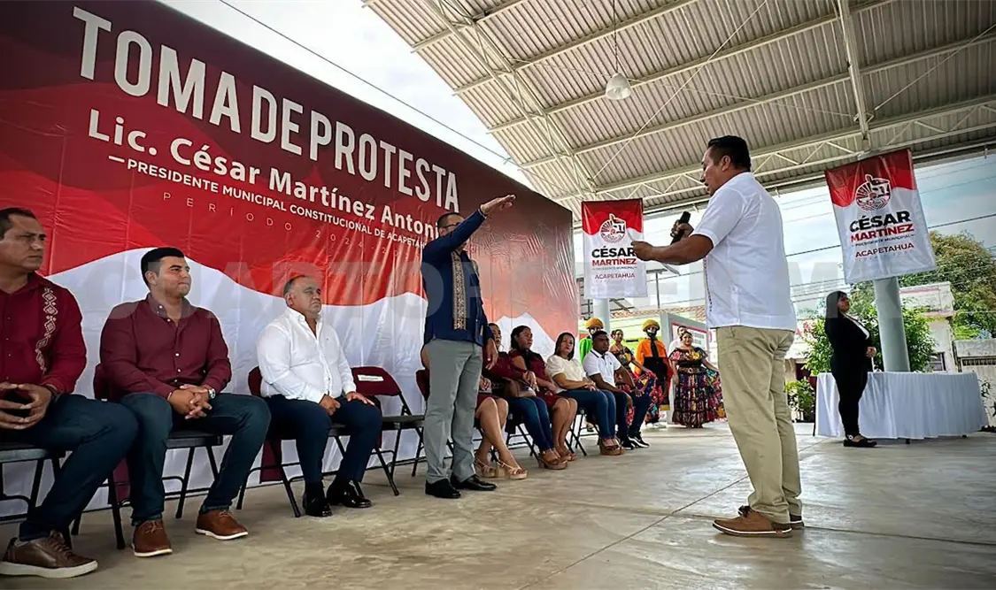 Hernández Piñón encabeza toma de protesta en Acapetahua