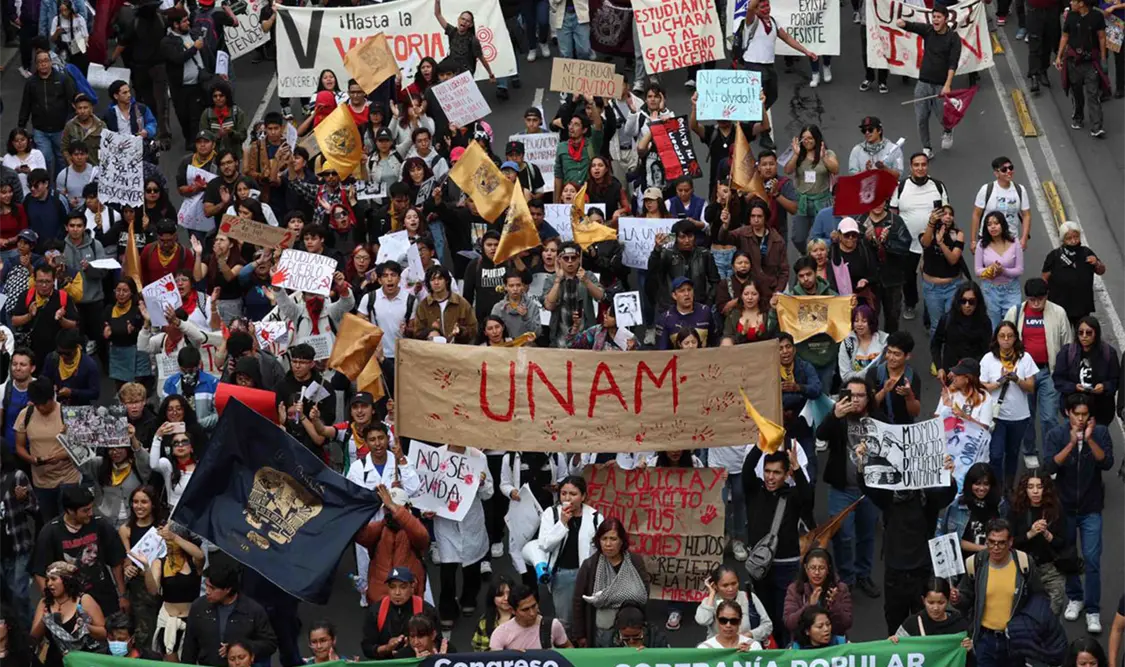 Bloque Negro realiza destrozos en marcha por el 2 de octubre
