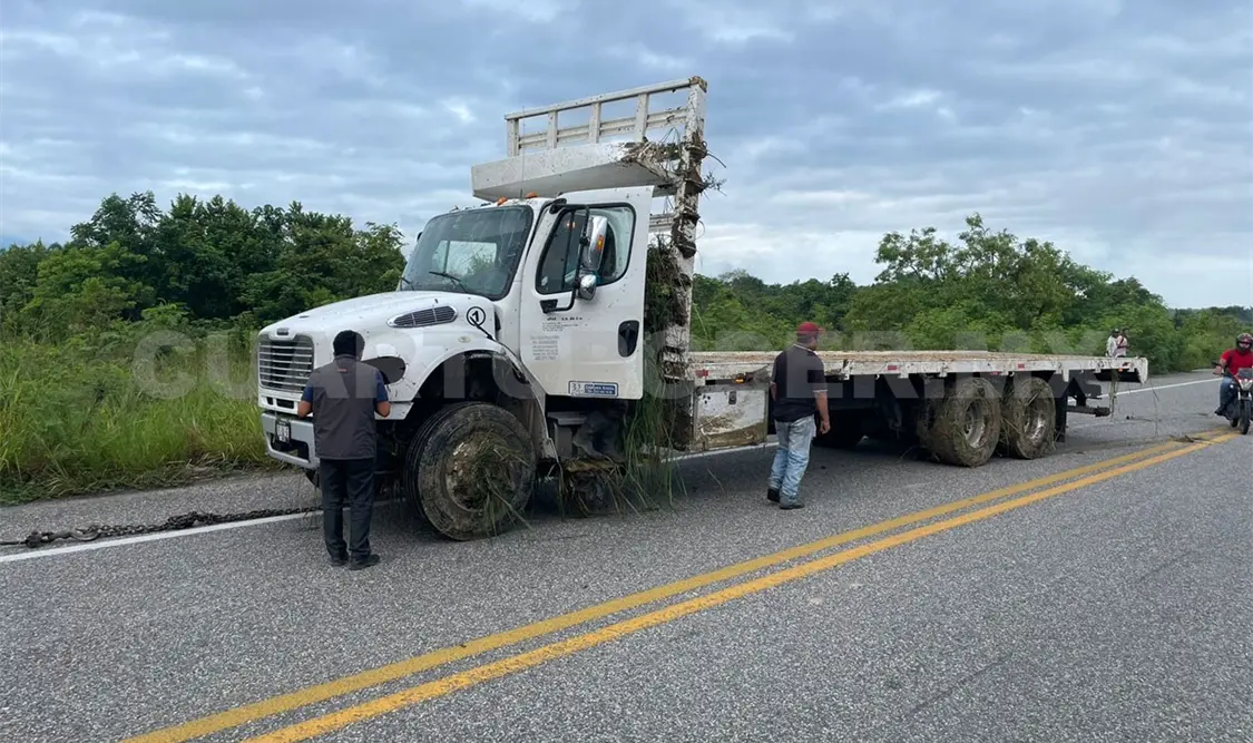 Camión se accidenta y la rapiña fue inevitable