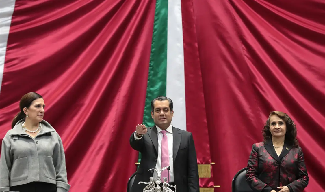 Morena busca quitar facultades a SCJN