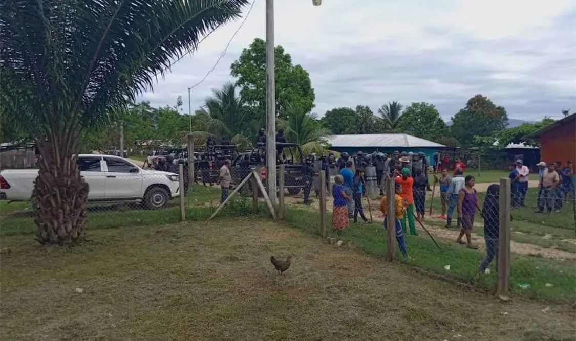 Equipo antimotín llegó hasta la comunidad enclavada en al Selva Lacandona