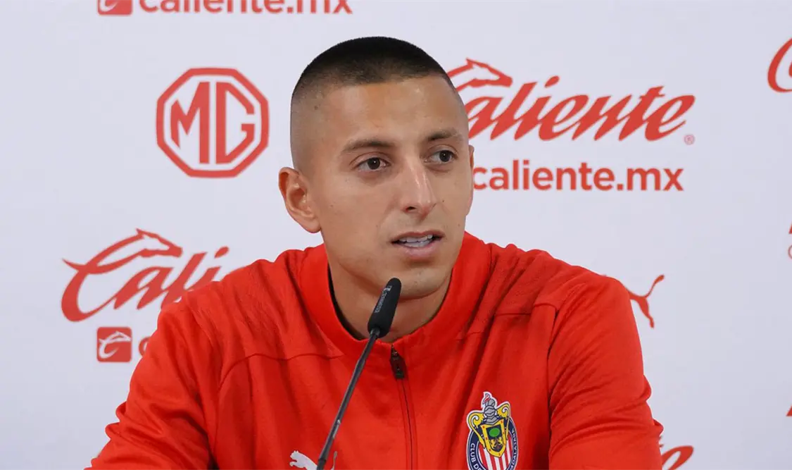 “Piojo” Alvarado la “libra” tras lanzar petardo