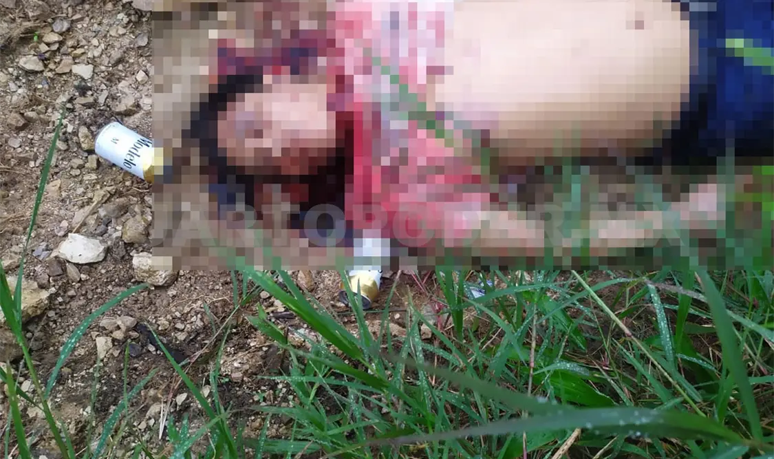 Realizan macabro hallazgo en carretera