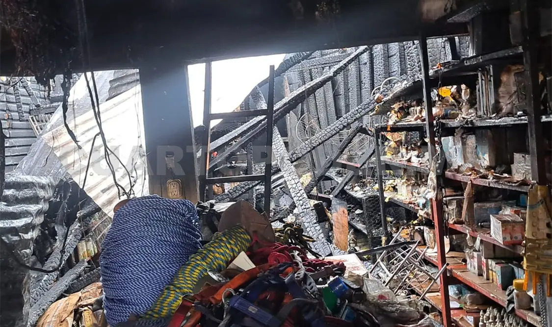 Dos locales se incendian por cortocircuito