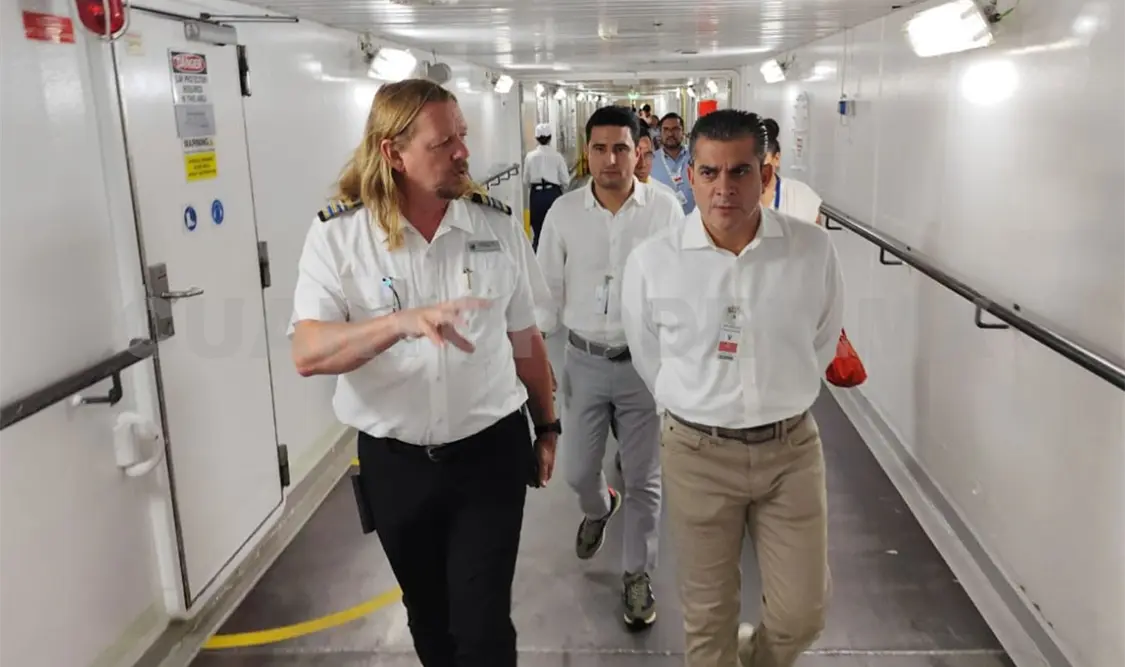 Yamil Melgar da bienvenida a crucero en Puerto Chiapas