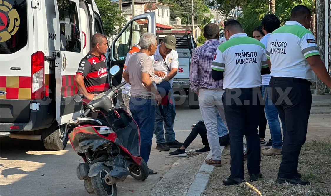 “Duelo” de par de motos deja a un policontundido