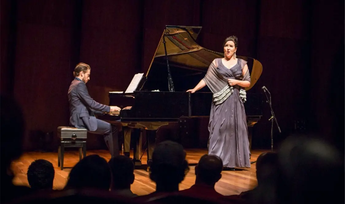 Se transita poco por la música de AL