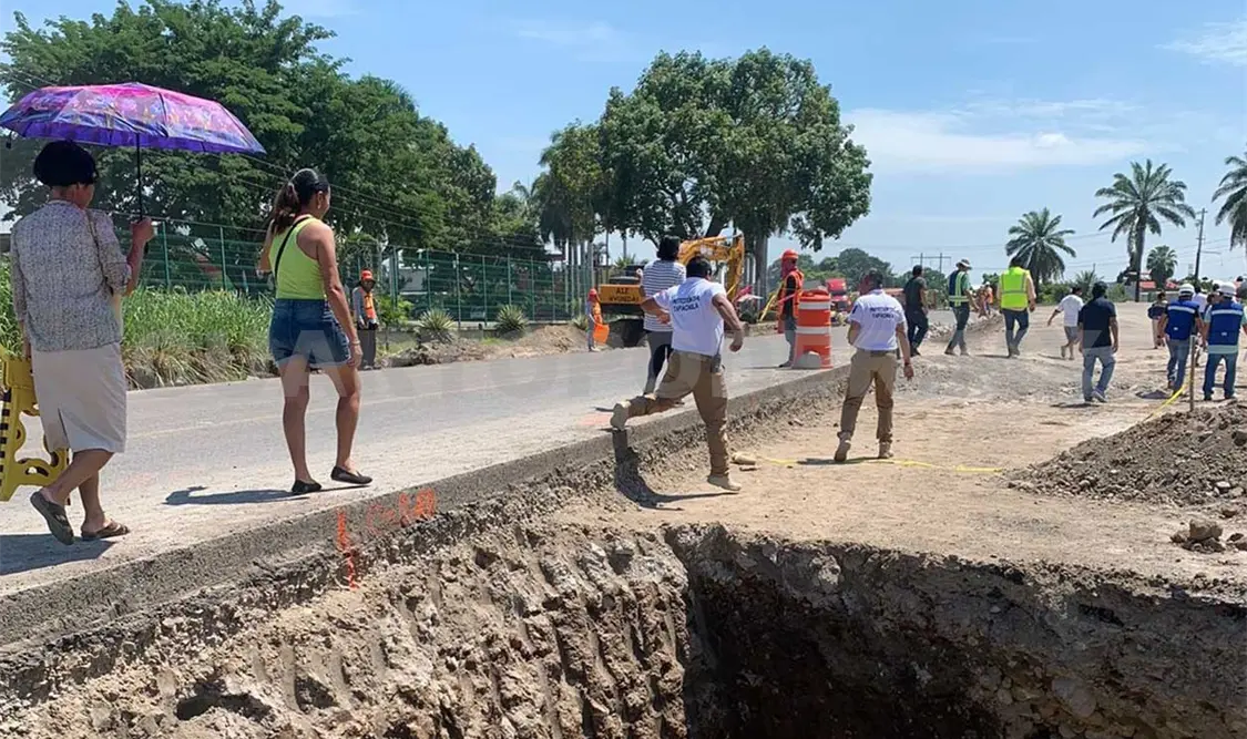 Vecinos se quejan por daños de libramiento Sur