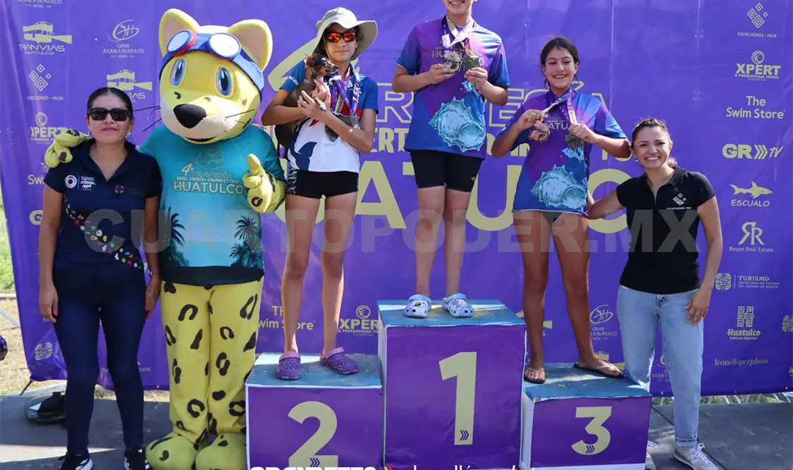 Delfines conquistan podios en aguas abiertas