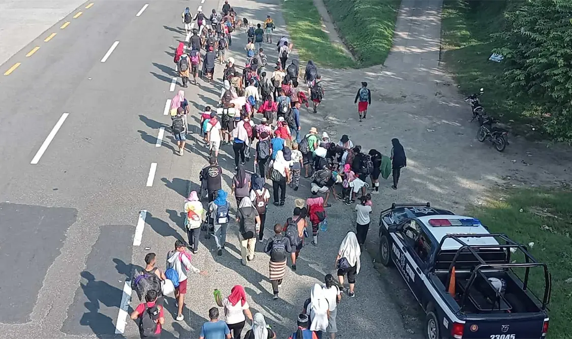 Organizan mega caravana; avanzan migrantes en la costera