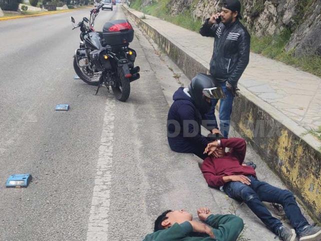 Camioneta los impacta en bulevar Camioneta los impacta en bulevar