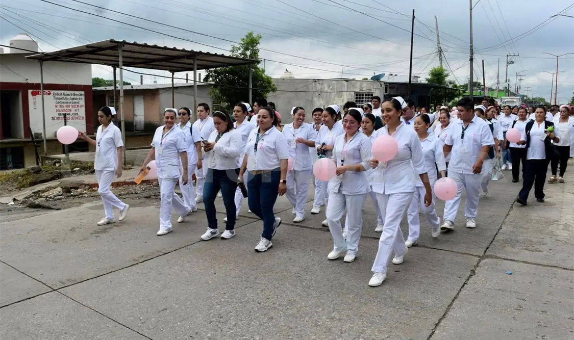 Realizan caminata contra cáncer de mama