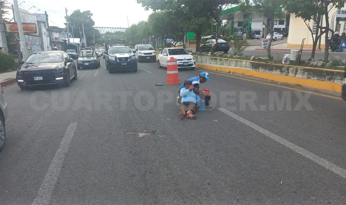 Casi pierde un pie tras ser arrollada por camioneta