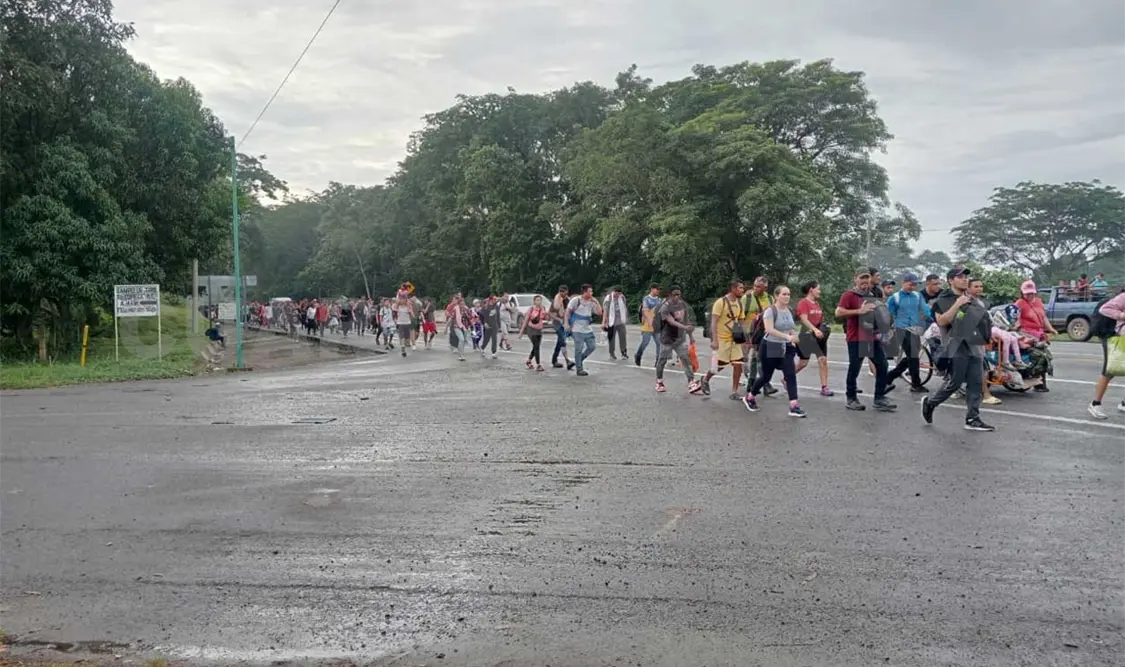 Sale tercera caravana de migrantes con rumbo al centro del país