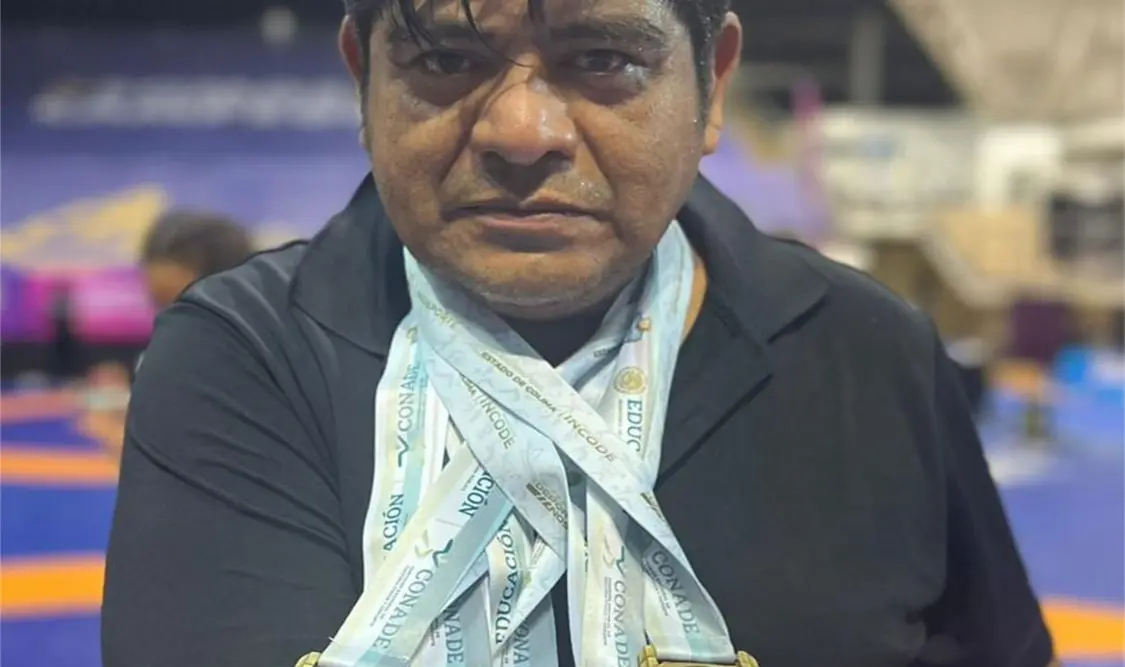 Quintín Vázquez amplía su colección de trofeos