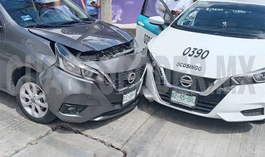 Chocan taxi y automóvil particular
