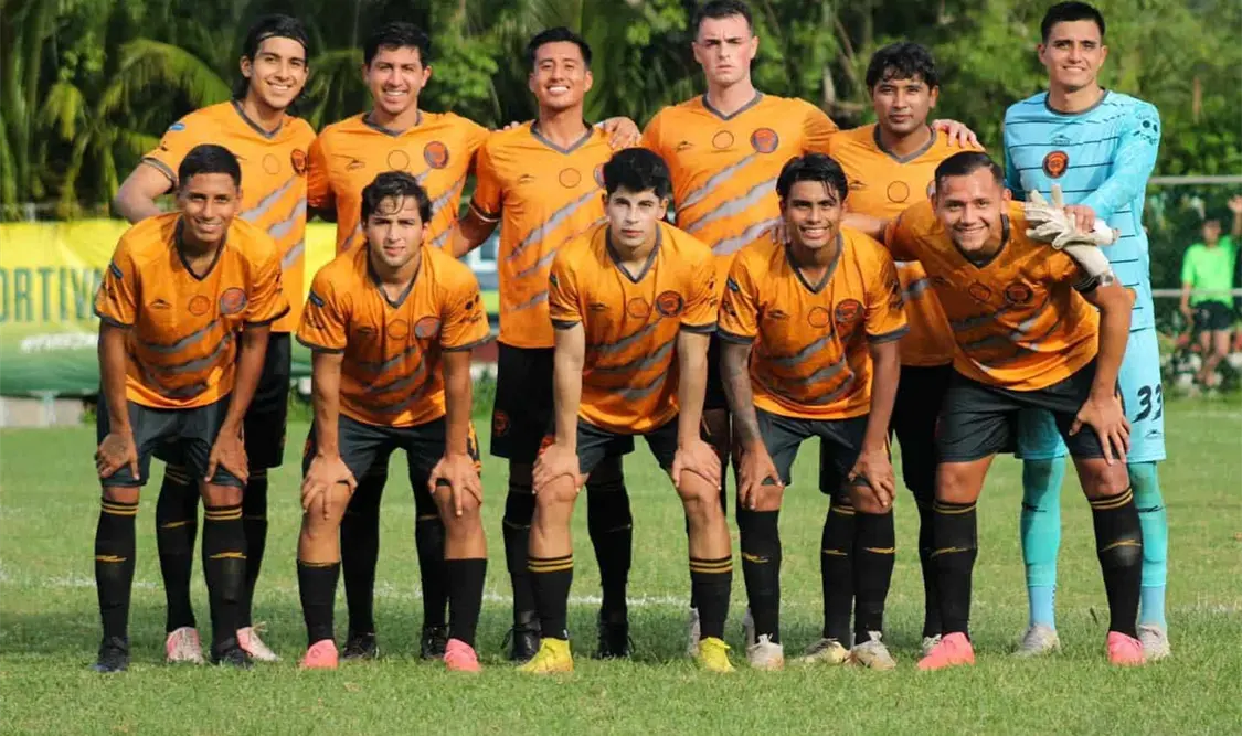 Jaguares y Deportiva Venados en una disputa intensa por el balón en el Estadio Alonso Diego Molina. Cortesía