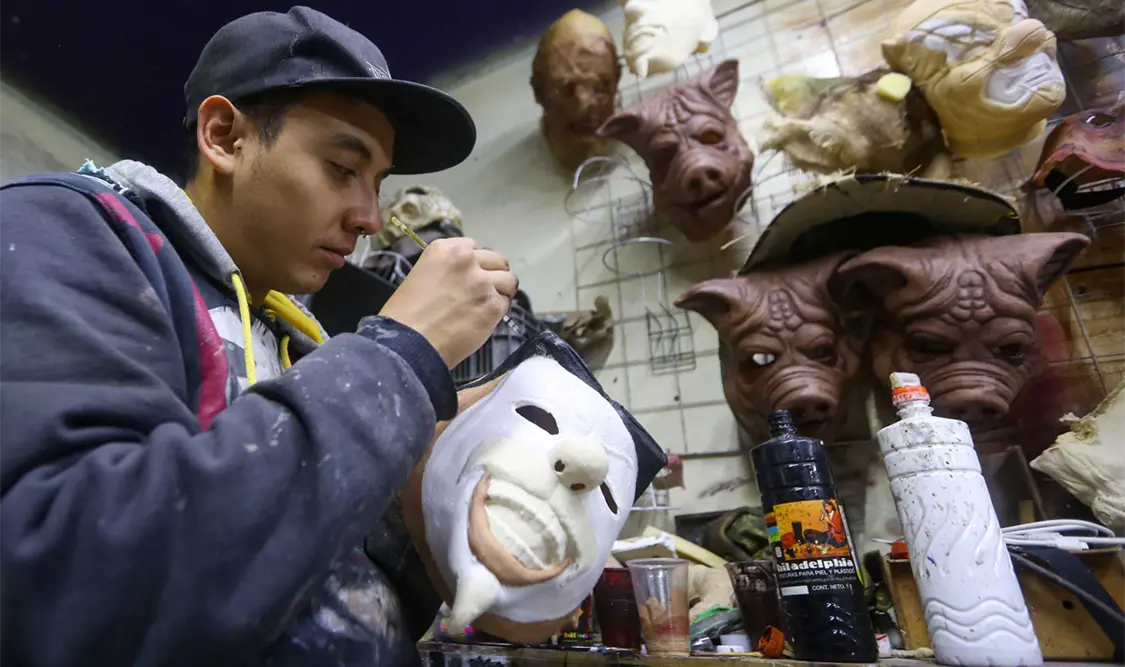 Inspirados en el terror, personalizan máscaras