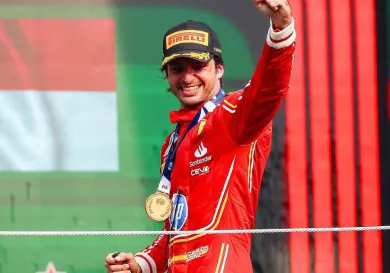 Sainz gana el GP; "Checo" acabó 17
