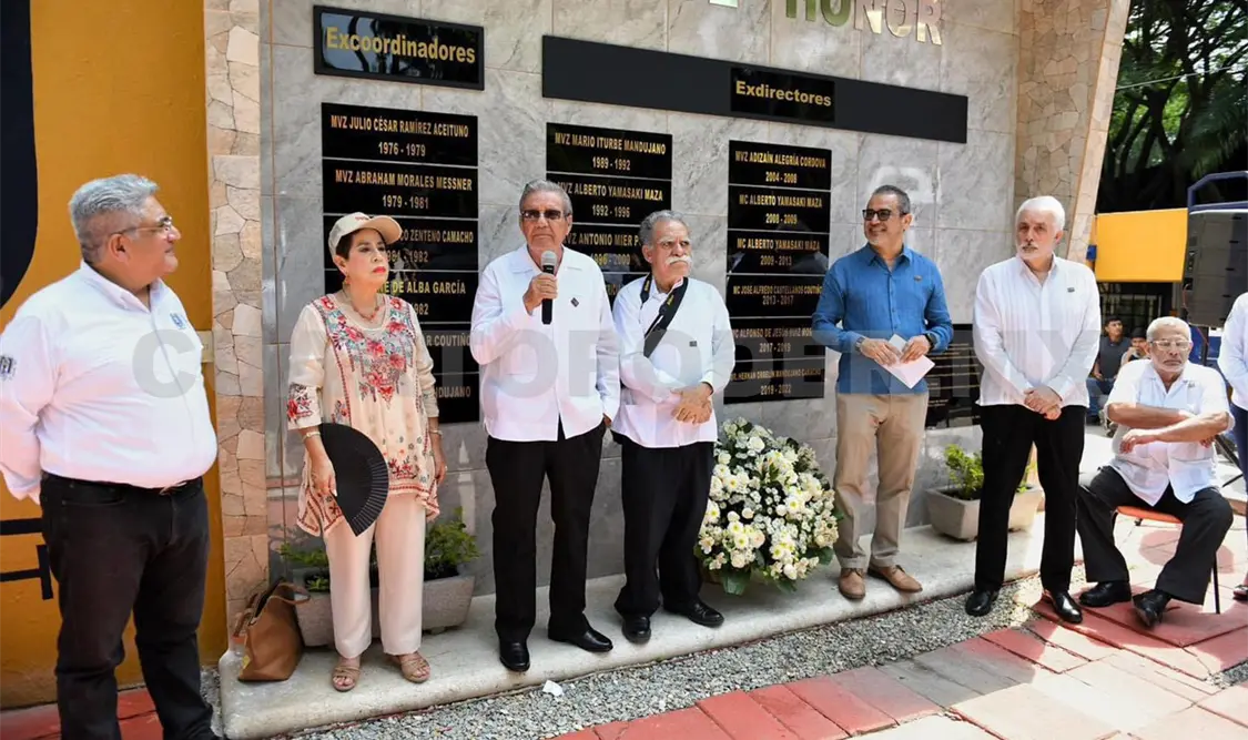 Reconocen a personajes de Medicina Veterinaria