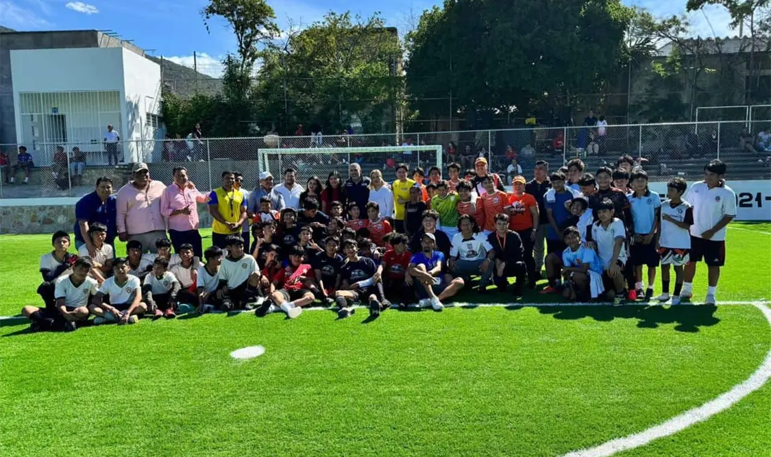 Inicio de la Copa Pollos Yireh Inter Secundarias 2024 en Tuxtla Gutiérrez. Cortesía