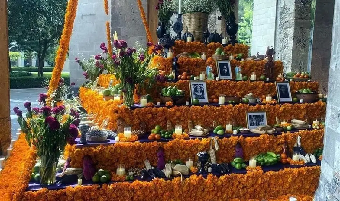 Ofrenda es dedicada a Ifigenia Martínez