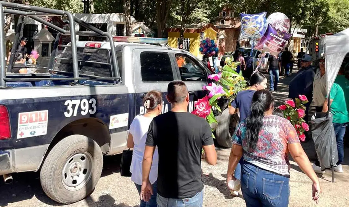 Se tuvo una afluencia a los cementerios de veinte mil visitantes. Cortesía
