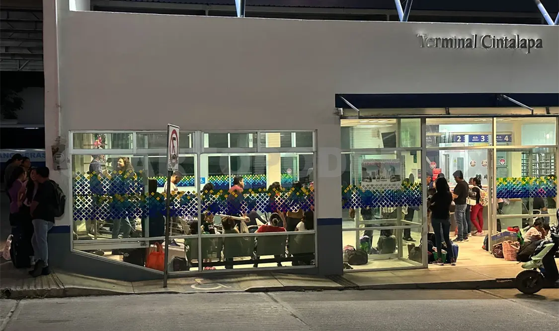 Abarrotadas las terminales de autobuses