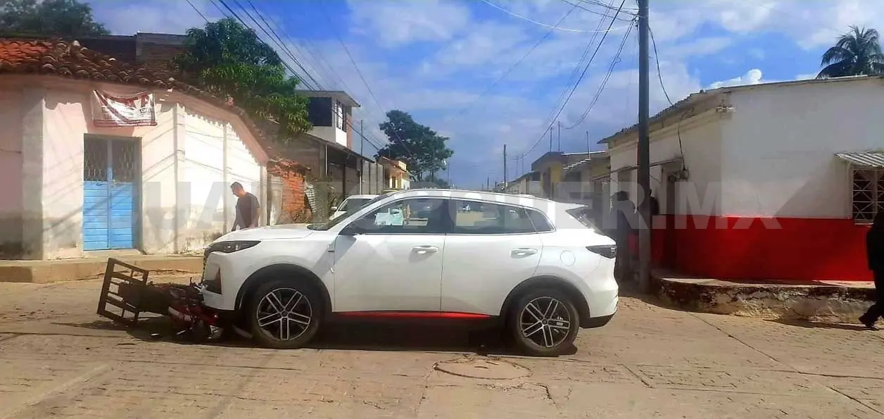 Motorrepartidor es embestido por una SUV