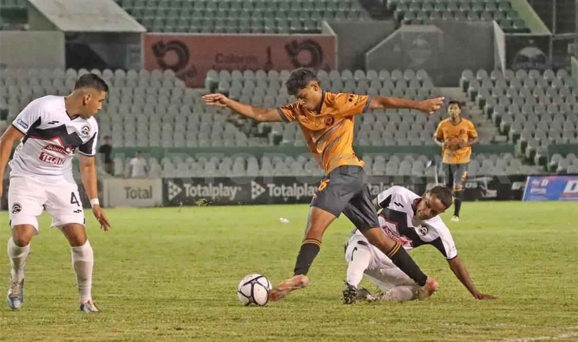 Jaguares FC se lució ante su afición con una goleada que le permite volver a ilusionarse con la Liguilla. Carlos López/CP