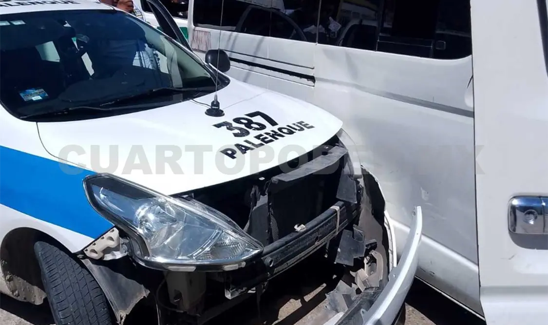 El colectivero chocó contra un taxista y casi se dan de golpes. Genaro Sánchez / CP
