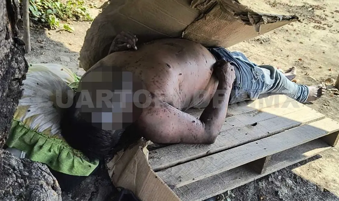 Estaba sobre una tarima que usaba como cama, bajo unas galeras. Ulises Villalobos / CP