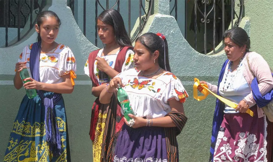 En la mayoría de los municipios indígenas se observa deficiencias en el acceso a sus derechos básicos como la alimentación y la educación. Cortesía