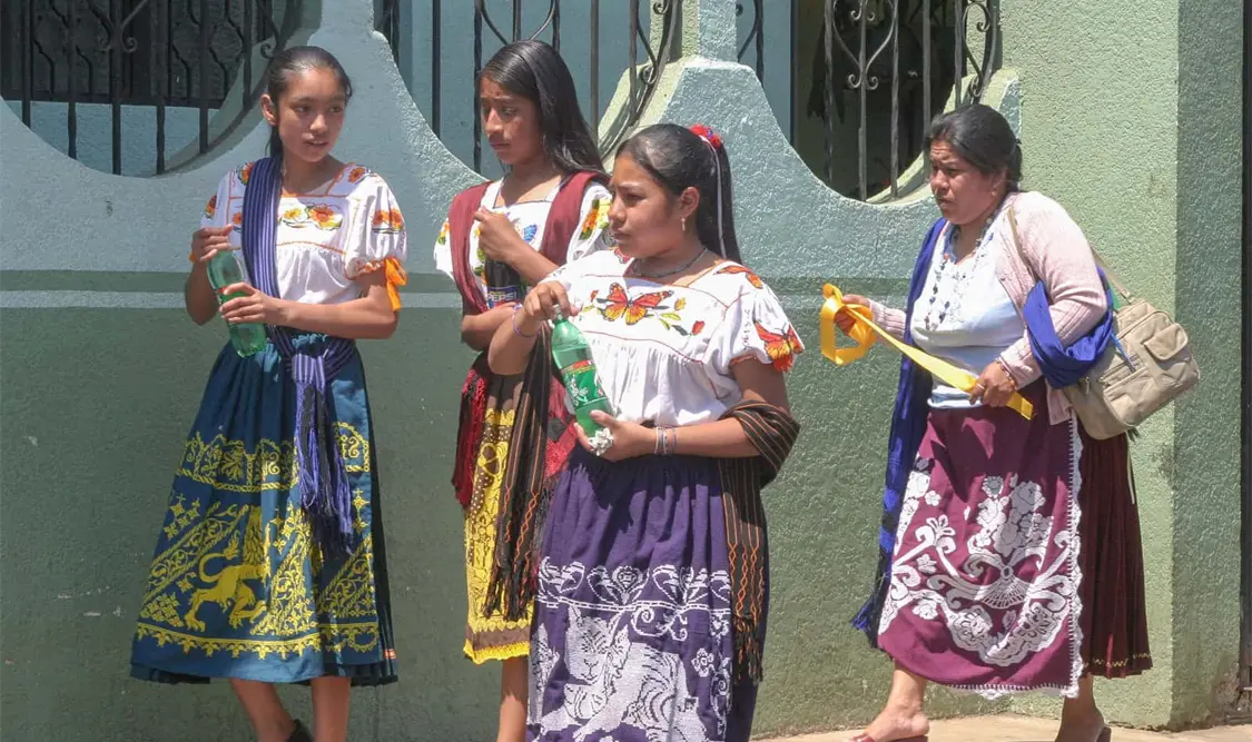 En la mayoría de los municipios indígenas se observa deficiencias en el acceso a sus derechos básicos como la alimentación y la educación. Cortesía