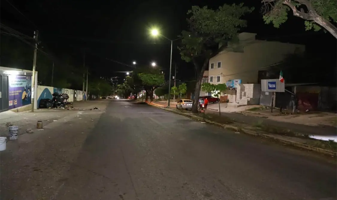 Reactiva alumbrado público Angel Torres en colonia Las Águilas