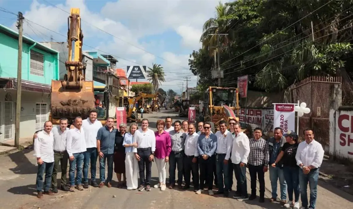 Yamil Melgar da banderazo de inicio a la pavimentación hidráulica de calles en Barrio Nuevo*