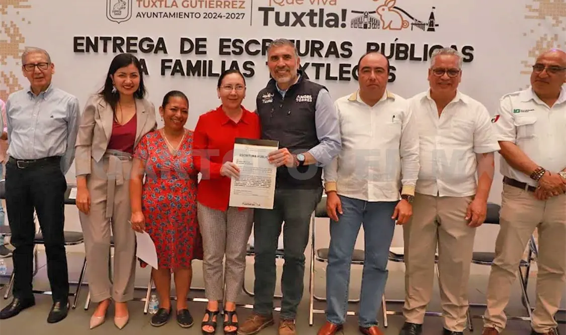 Ángel Torres destacó que esto es justicia social para las familias que por años lucharon para tener certeza jurídica. CP