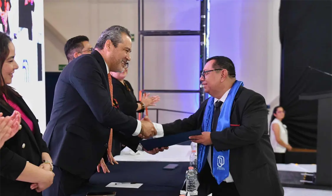 Celebra UNACH graduación de la primera y segunda generación del Profesional Superior Universitario