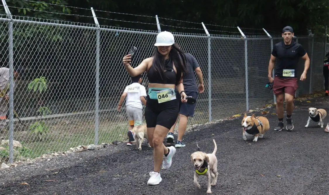 Atletas se preparan para correr en apoyo a los animales. La salida será en la Calzada de las Personas Ilustres y la meta en el Parque Caña Hueca. Cortesía