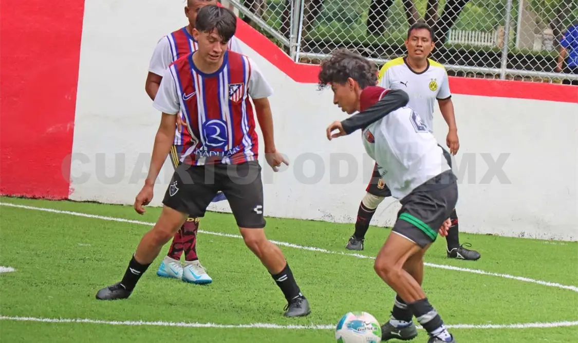 Domingo de emocionantes acciones en la cancha de Futbol Rápido del parque del Oriente. Carlos López/CP