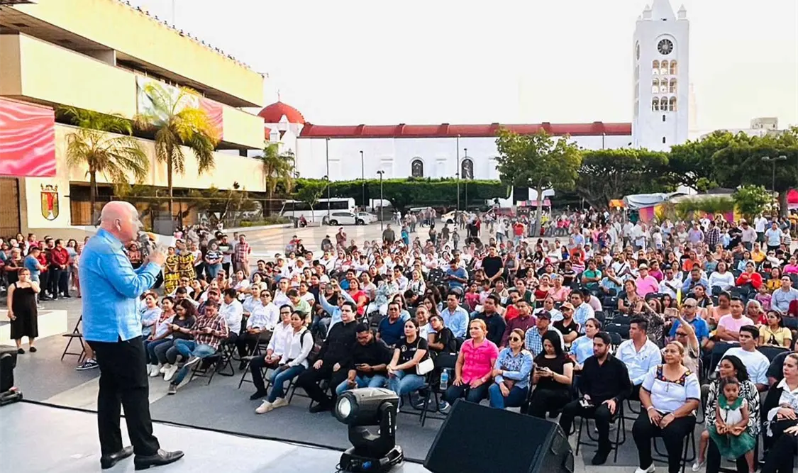 El senador por Morena participó en la verbena popular para festejar la construcción de un sistema de justicia por y para el pueblo. CP