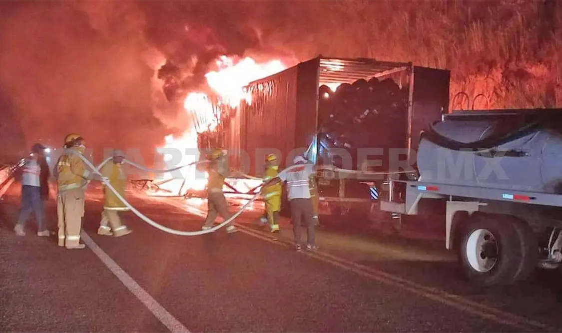 El incendio fue en un tractocamión, lo cual desató el caos. Cortesía
