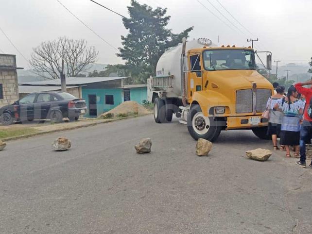 Bloqueos en el tramo Chilón-Ocosingo Bloqueos en el tramo Chilón-Ocosingo