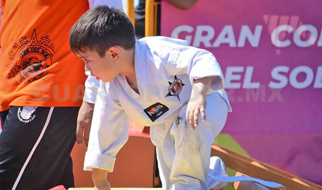 Integrantes del club Io Tae Kwon Do San Cristóbal participan en el Circuito Psicomotriz en el parque Caña Hueca de Tuxtla Gutiérrez. Cortesía