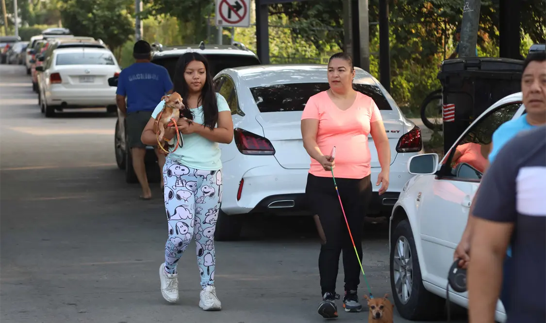 Los ciudadanos contribuyeron con su “granito de arena” en este evento tan importante. Carlos López/CP