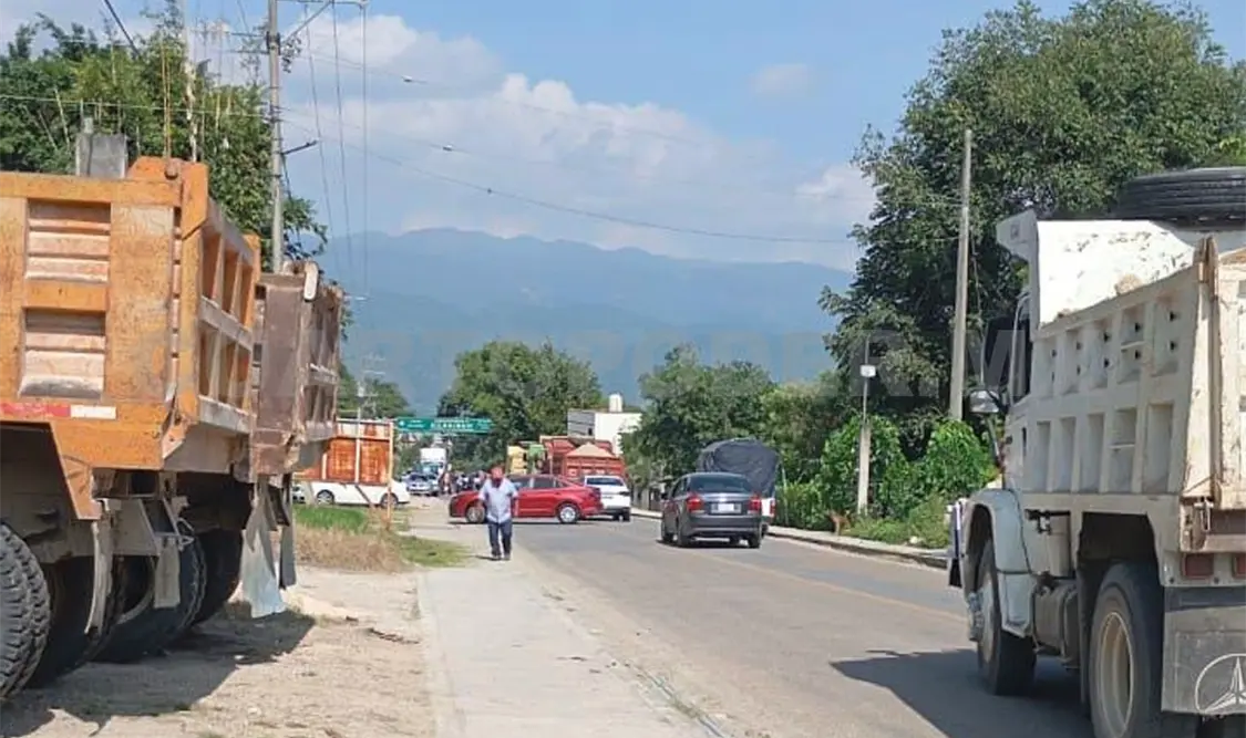 Realizan bloqueo carretero en vía Ocosingo – SCLC