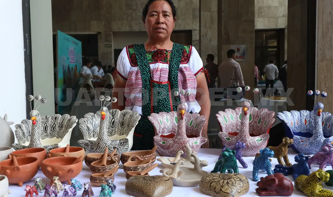 Impulsan comercio en el recinto legislativo