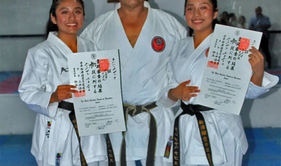 Nuevas graduadas de Shotokan Karate Do